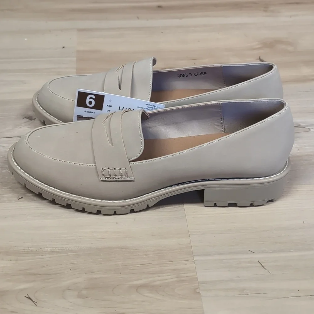 Dolce Vita Crisp Lug Loafer